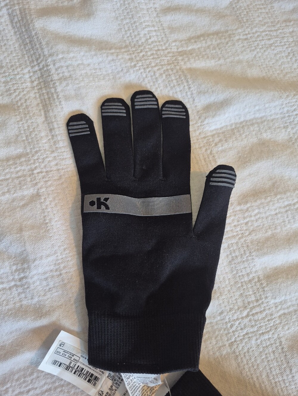 Kipsta men's Decathlon Seamless sports liner Gloves SR Black, item # 1838442 NEW - Picture 4 of 8